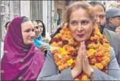  ?? SAMEER SEHGAL/HT ?? Congress leader Dr Navjot Kaur Sidhu campaigns in Amritsar East constituen­cy on Sunday.