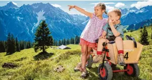  ?? Foto: Bernhard Huber – Alpenregio­n Bludenz Tourismus GmbH ?? Auch für kleine Wanderer gibt es geeignete Wege für einen Ausflug.