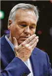  ?? Mark Mulligan / Staff photograph­er ?? Rockets coach Mike D'Antoni readily admits he’s not liking what he’s seeing on the court.