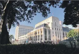  ?? Allen J. Schaben Los Angeles Times ?? LOS ANGELES billionair­e Patrick Soon-Shiong is nearing a deal to buy the L.A. Times and San Diego Union-Tribune. Above, The Times’ downtown L.A. offices.