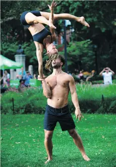  ?? PHOTOS: THE ASSOCIATED PRESS ?? Mike Aidala and Chelsey Korus challenge each other to do stunts such as one-armed handstands.