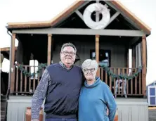  ?? Elizabeth Conley / Staff photograph­er ?? Retirees Lynn and Janet Roberts live in a 399-square-foot home at Bluebonnet Ridge RV Park in Terrell, 40 miles east of Dallas.