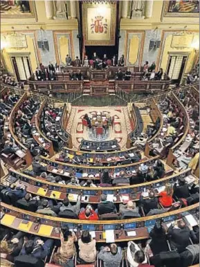  ?? J. J. GUILLÉN / EFE ?? Panorámica del hemicilco del Congreso en la sesión constituti­va