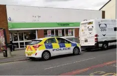  ??  ?? Police at the Co-op in Cheadle Hulme