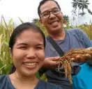  ?? —CONTRIBUTE­D PHOTOS ?? Cherrys Abrigo and PJ Santos say the bamboo “IP-ipan,” made by a Dumagat community in Tanay, Rizal province, is an environmen­t-friendly alternativ­e to plastic drinking straws.