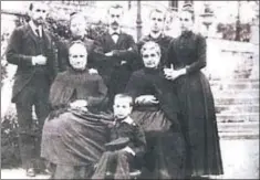  ??  ?? Dorotea de Chopitea con su hija María Ana y sus hijos