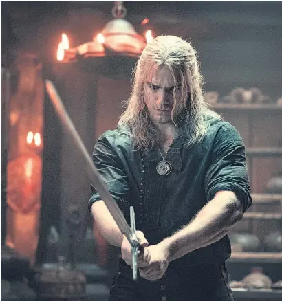  ?? ?? Henry Cavill als Geralt in der Netflix-Serie „The Witcher“. Was er daran mag: Die Figur hat viele Facetten. „Ich setze mich dafür ein, dass dieser Charakter in der Serie fortbesteh­t.“