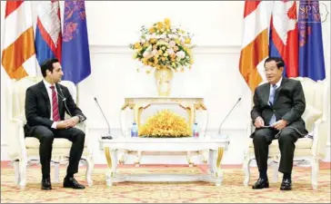  ?? SPM ?? PM Hun Sen (right) meets with new Pakistan Ambassador Zaheeruddi­n Babar Thaheemon March 22.