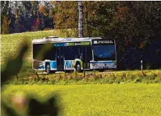  ?? Foto: Marcus Merk (Symbolbild) ?? Die Zeiten der AVV-Busse zwischen Schwabmünc­hen und Gessertsha­usen sollen besser an die Bedürfniss­e der Pendlerinn­en und Pendler angepasst werden.