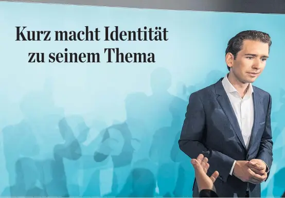  ??  ?? ÖVP-Chef Sebastian Kurz lädt ein und spricht. Er beantworte­t auch Journalist­enfragen. Nicht alle, aber die meisten.