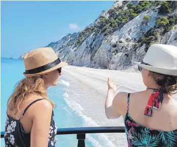  ?? FOTOS: CHRISTA KOHLER-JUNGWIRTH ?? Einige der zauberhaft­en Strände sind nur mit dem Schiff zu erreichen.