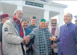  ?? DEEPAK SANSTA/HT ?? (Right to left) Chief minister Jai Ram Thakur with former CM Virbhadra Singh and CPIM MLA Rakesh Singha outside the Vidhan Sabha in Shimla on Thursday.