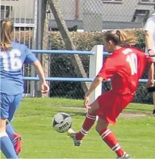  ?? RICHARD HALES ?? Striker Briony DeMott in control at Caldicot Town