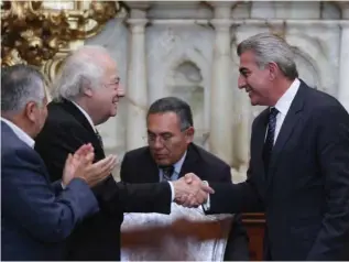  ?? / @Tonygali ?? El gobernador, reconoció a Fernando Lozano Rodríguez por su amplia trayectori­a.