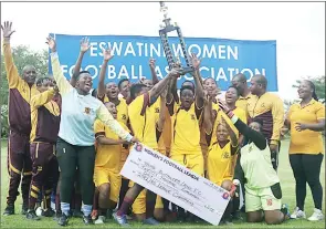  ?? (Pic: Melusi Mkhabela) ?? Young Buffaloes Ladies team celebrate their triumph after being crowned EWFL champions yesterday.