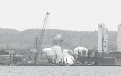  ?? GARY YOKOYAMA, THE HAMILTON SPECTATOR ?? The effort to restore Randle Reef continues in Hamilton Harbour, as seen from the LaSalle Park Marina. A containmen­t facility is being constructe­d to deal with toxic sediment in the harbour. The contaminat­ion of fish and wildlife is slowly declining,...