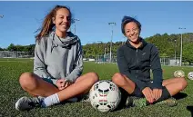  ?? PHOTO: LAREE TAULA ?? Former Football Fern Sarah Gregorius, right, shares her insights with Emma Main as they prepare to play for Upper Hutt this season.