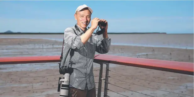  ?? Picture: BRENDAN RADKE ?? TWITCHER: Keen bird watcher Hidetoshi Kudo was excited to spot a red-necked stint on the mudflats off the Cairns Esplanade.