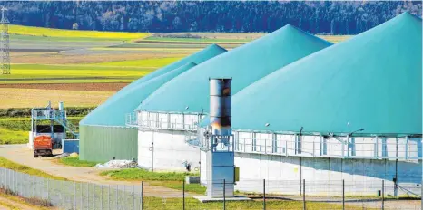  ?? FOTO: ROLAND RASEMANN ?? Die Grünen im Landtag sehen die Energiewen­de in Gefahr, wenn Biogasanla­gen wie diese in Riedlingen geschlosse­n würden.