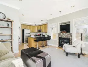  ??  ?? The home at 263 East 18th Street in North Vancouver features nine-foot ceilings.