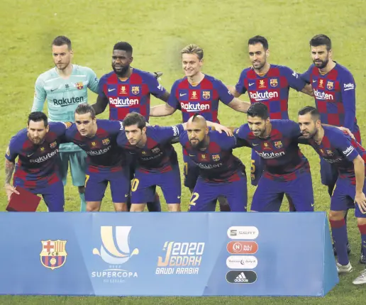  ??  ?? Barcelona players pose for a team photo before kickoff, Jeddah, Saudi Arabia, Jan. 9, 2020.
