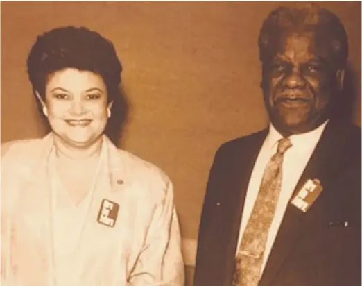  ?? PROVIDED ?? María Cerda with Mayor Harold Washington, who made her chief of the Mayor’s Office of Employment and Training.