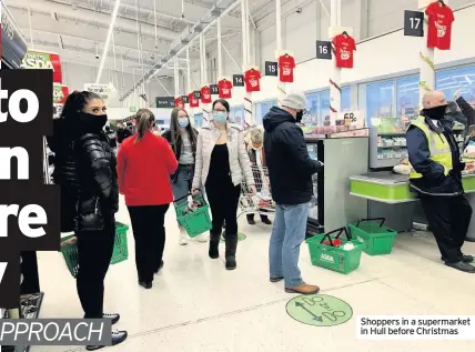  ??  ?? Shoppers in a supermarke­t in Hull before Christmas