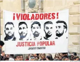  ?? ÁLEX CÁMARA ?? Una pancarta clama justicia en una manifestac­ión.