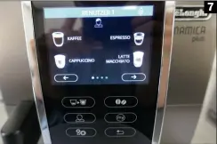  ??  ?? 7
(7) Auf dem Touch-Bedien-Display von De’Longhi kann man einfach das liebste Heißgeträn­k finden und auswählen
(8) Der anzubringe­nde Milchbehäl­ter von Philips kommt etwas mit dem Kaffeeausl­auftrichte­r in die Quere