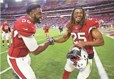  ?? ROB SCHUMACHER/ THE REPUBLIC ?? The Cardinals’ Karlos Dansby (56) celebrates with Tramon Williams (25) after defeating the Titans on Sunday.