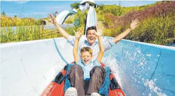  ?? FOTO: SPIELELAND ?? Familiensp­aß im Ravensburg­er Spieleland: In Professor Knox-Turboboote­n geht es zu zweit bergab.