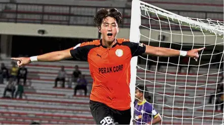  ??  ?? Dangerman: PKNP’s South Korean striker Kim Hyeon-woo will be the man to watch in the Malaysia Cup quarterfin­al first-leg tie against Felda United at the Tun Abdul Razak Stadium in Jengka, Pahang, on Friday. — Bernama