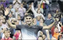  ?? FOTO: AP ?? Roger Federer lo pasó muy mal ante el estadounid­ense Frances Tiafoe, uno de los miembros destacadad­os de la llamada ‘Nueva Generación’. El suizo resolvió la cita en la quinta manga