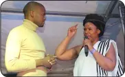  ?? ISITHOMBE NGU: ZAMA NDUKUDE ?? UKHOLEKA Dubula ukhuthaze waphinde wanikeza u-abongile iziyalo emcimbini.