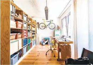  ?? GETTY IMAGES ?? Storage and natural light are key to a good, functional hobby space.