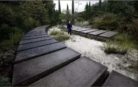  ?? (Photo Patrick Blanchard) ?? Le cimetière de Tourris a été bâti en .