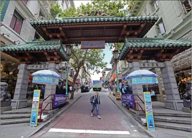  ?? LAURA A. ODA — BAY AREA NEWS GROUP ?? The Dragon Gate is the symbolic entrance to San Francisco’s Chinatown.