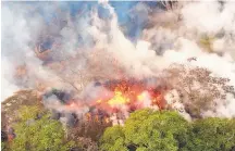  ?? U.S. GEOLOGICAL SURVEY/ ASSOCIATED PRESS ?? Lava spatters from an area between active Fissures 16 and 20 on the lower east rift of the Kilauea volcano, near Pahoa, Hawaii.