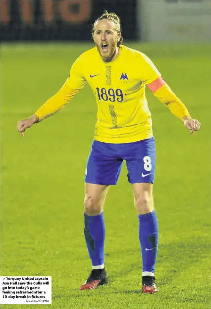  ?? Micah Crook/PPAUK ?? > Torquay United captain Asa Hall says the Gulls will go into today’s game feeling refreshed after a 10-day break in fixtures