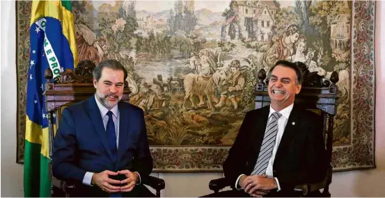  ?? Pedro Ladeira/Folhapress ?? O presidente do STF, Dias Toffoli, recebe o presidente eleito, Jair Bolsonaro