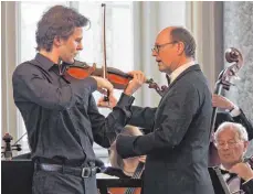  ?? FOTO: HV ?? Das Sinfonieor­chester Friedrichs­hafen gab in Weißenau ein Frühlingsk­onzert, Solist hat Oskar Kaiser begeistert­e das Publikum.