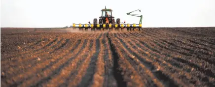  ?? WASHINGTON POST PHOTO ?? A crop farmer plants corn for the first time of the season in 2011.