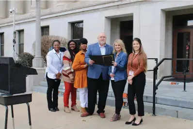  ?? ?? Turning Point representa­tives, from left, Monique Aaron, Toni Crutchfiel­d, Lilli Revels, Jennifer Davis and Alexis Walden stand with Mayor Paul Choate, center, after he declared February to be Teen Dating Violence Awareness and Prevention Month in the City of El Dorado. (Caitlan Butler/News-Times)