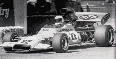  ??  ?? Right: Wigram, 1972 — Graham in command with the Leda GM1 on route to victory (photo: Terry Marshall)