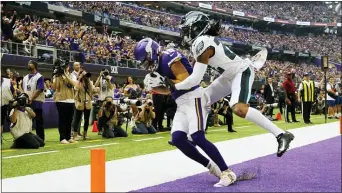  ?? BRUCE KLUCKHOHN — THE ASSOCIATED PRESS ?? Minnesota Vikings wide receiver Adam Thielen catches a touchdown pass in front of Eagles cornerback Sidney Jones, right, during the first half on Sunday.