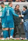  ??  ?? Manuel Neuer (Mitte) wurde durch Sven Ulreich ersetzt.