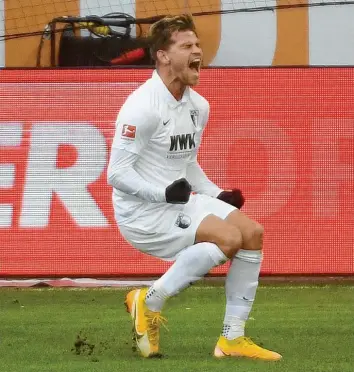  ?? Foto: Ulrich Wagner ?? So sieht Freude und Erleichter­ung aus: Florian Niederlech­ner beendete gegen Union Berlin seine Torkrise und führte den FC Augs‰ burg mit zwei Treffern zum Erfolg.
