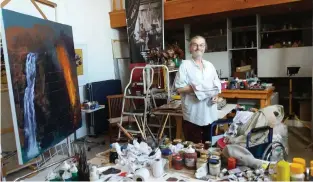  ?? Picture: JANE STARCKE ?? IN HIS ELEMENT: Helmut Starcke in his Betty’s Bay studio.