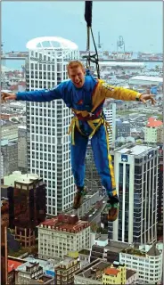  ?? ?? TREmblIng: Paul O’Connell does a bungee jump