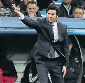  ?? FOTO: J.A.SIRVENT ?? Santiago Solari se desesperó dando instruccio­nes desde la banda